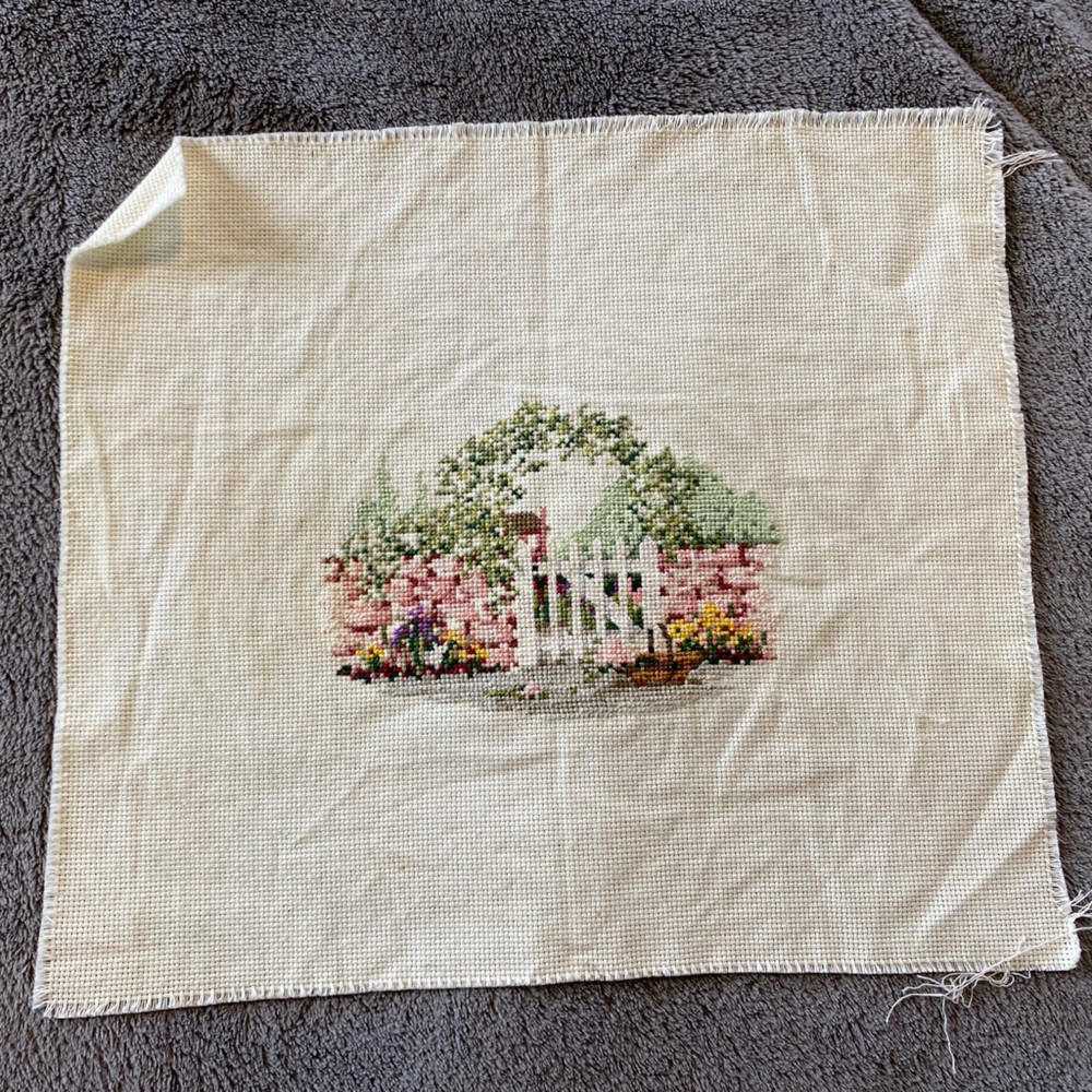 Vintage garden gate cross stitch - Picture 2 of 2